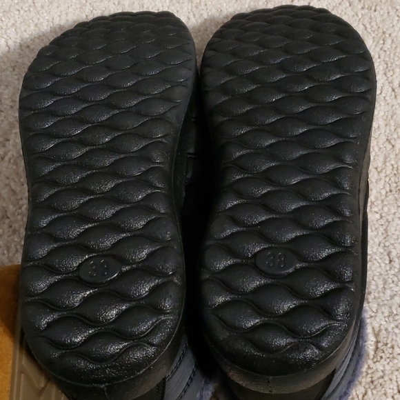 GO Shoes - Picture 3 of 4